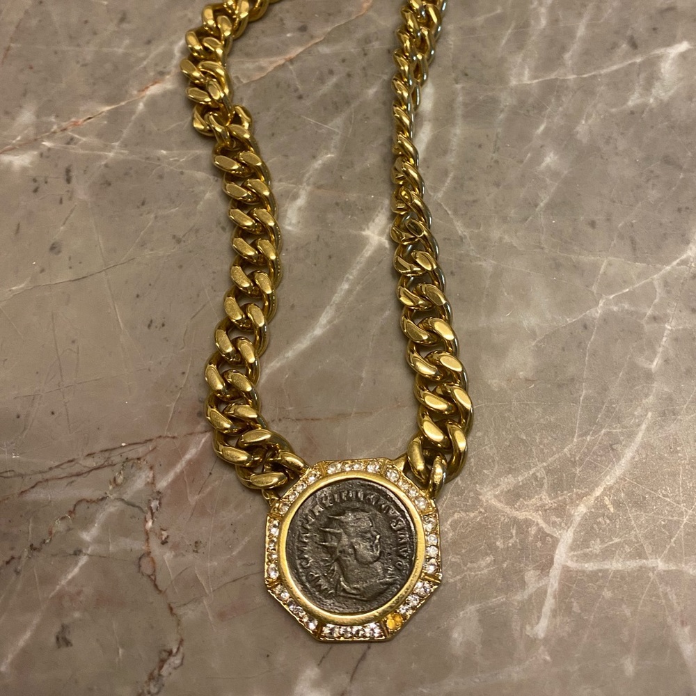 Gold tone pendant necklace with rhinestone detail